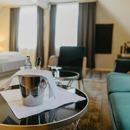 Peak & Event Hotel